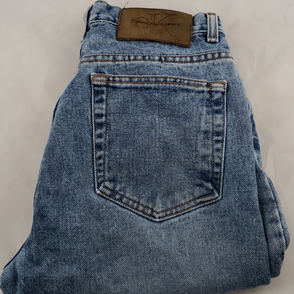VINTAGE Calvin Klein 11" High Rise Cut Off Shorts - Picture 3 of 10